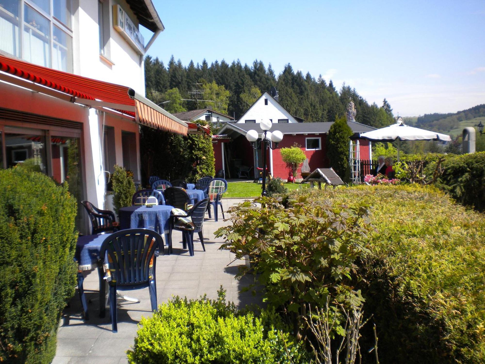 Hotel Pension Haus Berghof Hellenthal Exterior foto